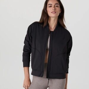 VUORI Halo Basin Bomber women’s Medium $198 Still on Site